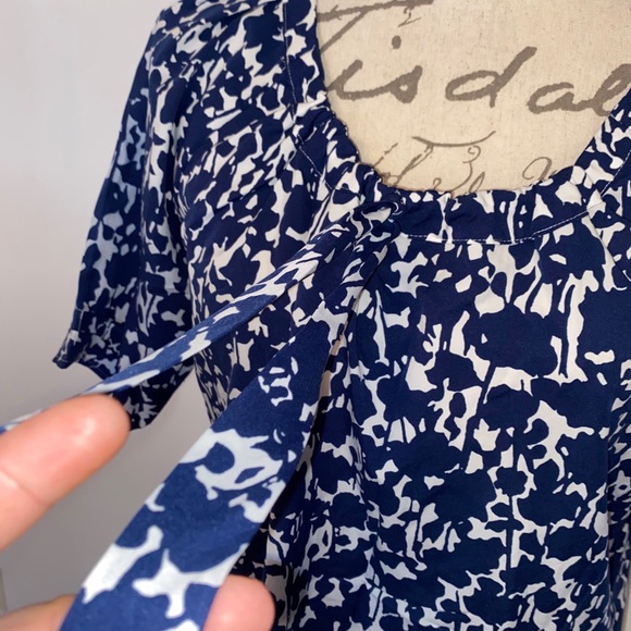 💙NWOT IZOD Silky Tie Neck Blouse💙 - Picture 2 of 13